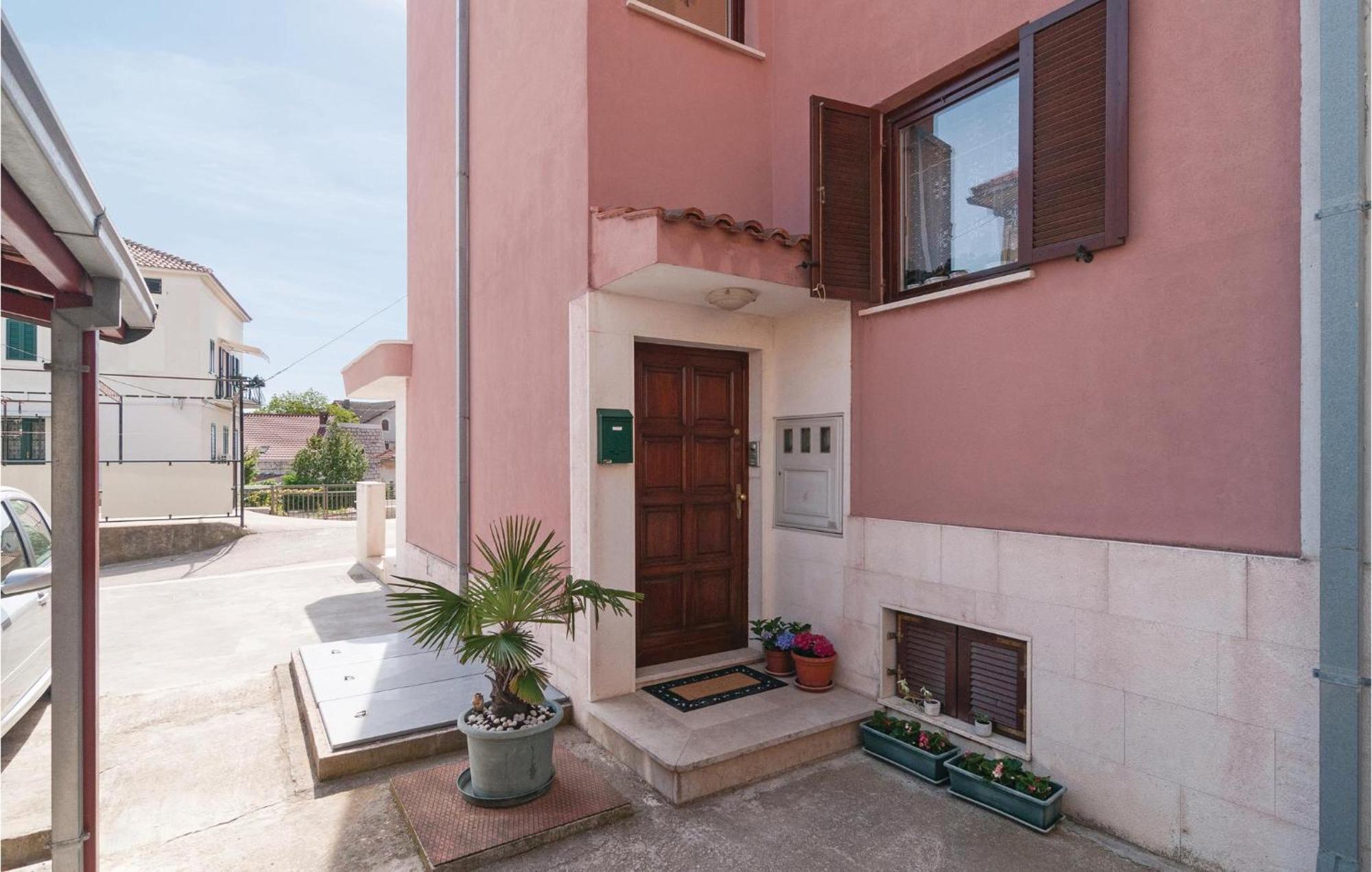 Lovely Apartment In Split With Wifi Exterior foto