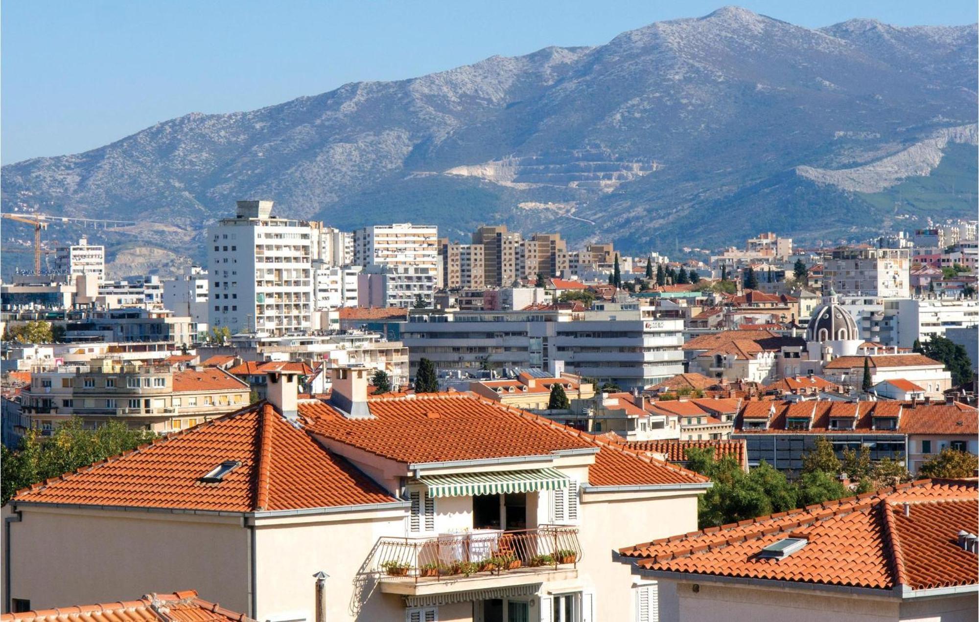 Lovely Apartment In Split With Wifi Exterior foto