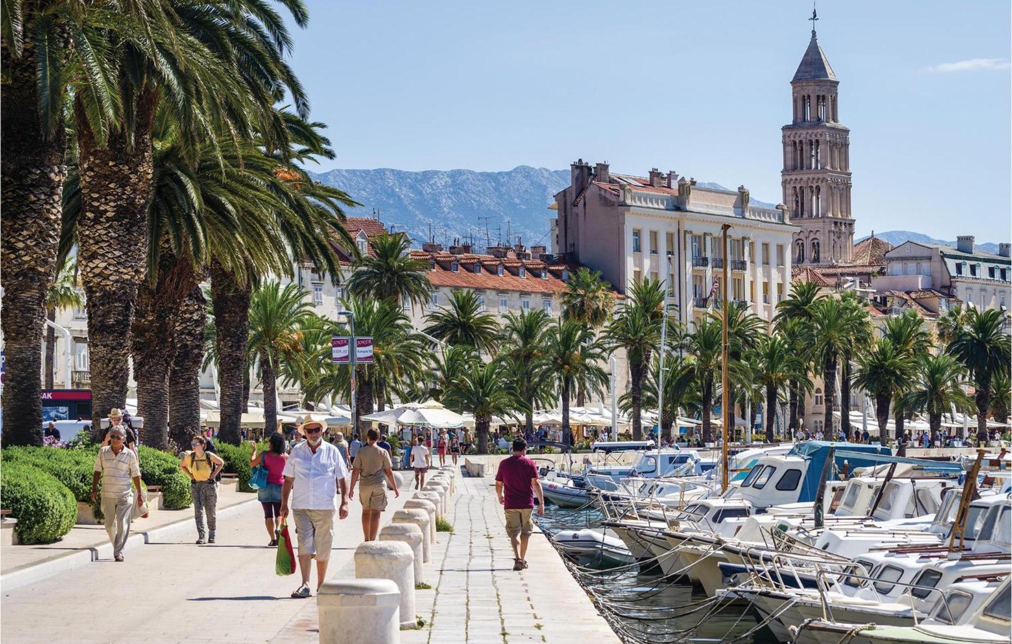Lovely Apartment In Split With Wifi Exterior foto